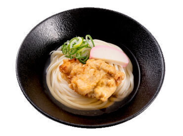 ☆無料のまかないあり☆
うどんはもちろん天ぷらも
のせちゃってください◎
節約もできて最高！