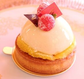 甘い香りに包まれてお仕事♪
シェフ特製の洋菓子が社割でお得に!
お子さんへの手土産やご自身へのご褒美に◎