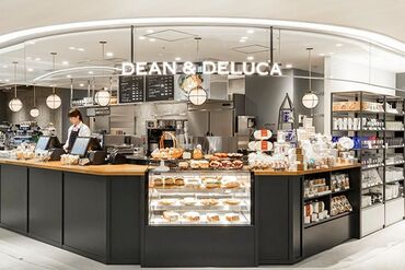 DEAN & DELUCA（ディーンアンドデルーカ） CAFE 成田空港第1ターミナル店 未経験スタートOK！
研修やフォロー体制もばっちりなので、
すぐにお仕事にもなれます◎