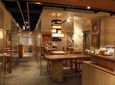 あえん　伊勢丹会館店 ゆったり落ち着いた店内で働けます♪
お店の雰囲気を見てみたい、まずは見学してみたいetc
そんな方もお気軽にご応募ください！