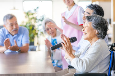 介護スタッフは現在、20～60代まで活躍しています！
※画像はイメージ