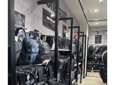 トレンドを先取りできる職場♪
ノルマはないので"お客様との会話を楽しむ"接客でOK!
シフトの融通もきくので働きやすい◎