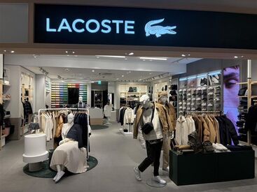 ラコステ ららぽーと安城店【002】 フリーターさん大歓迎！
4 月にオープンしたばかりの新店舗です！
頼れる先輩たちが丁寧にやさしく指導してくれます◎