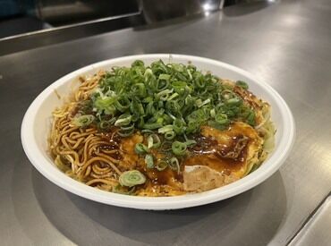 鉄板焼き酒場 赤のれん三吉 高時給のキッチンスタッフ大募集♪飲食店で経験がある方必見！オシャレ自由でWワークもOK◎