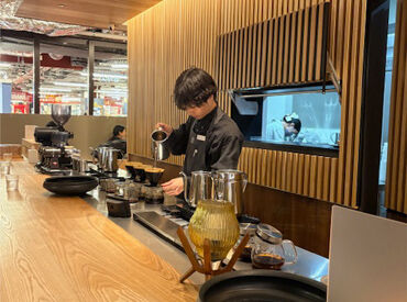 葦島珈琲 20～40代が活躍中＊*
『お店の雰囲気や接客が好きで…』と応募してくれた方もたくさん♪
口コミでも高評価をいただいています◎