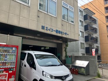スタッフ同士の距離が近くて、初めての方もすぐ馴染める温かい雰囲気♪先輩がしっかりフォローするので心配いりません！