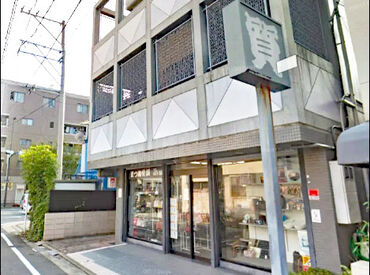  有限会社まつゐ質舗 服装・髪型・髪色自由！ピアス・ネイル・ヒゲもOK♪
ブランクがあっても大歓迎！色々な方が活躍しています◎
