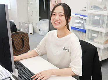 《＊未経験でも安心＊》
接客なし＆シンプル作業のみ！
先輩が常に近くにいるため、
分からないこともすぐ相談できます◎