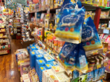 店内には沖縄の商品がいっぱい！
「これ、帰りに買って帰ろう」なんて
品出ししながら商品をチェックするのも楽しい♪