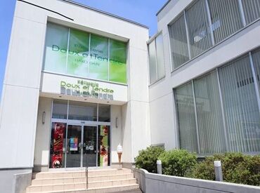 Patisserie Doux et Tendre (パティスリードゥ・エ・タンドゥル)  「昔憧れていた」「スイーツが好き」「オシャレだから」など、応募の理由は何でもOK♪
先輩もほとんどが未経験スタートです◎