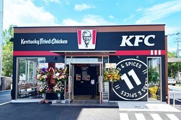 ケンタッキーフライドチキン 八代旭中央通店 25年7月にOPENし1年経たないので
きれいなピカピカの店舗で働ける★
同期がたくさんいるので初バイトでも安心◎