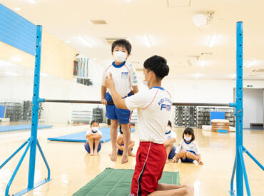 スポーツクラブ フィッタ坂 未経験から始めた学生スタッフも多数活躍中！
頼れる先輩がしっかりフォローします！