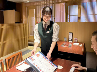飲食店バイトが初めてでも大丈夫！
経験0から始めて活躍しているスタッフが多数◎
しっかりとサポートいたしますのでご安心を♪