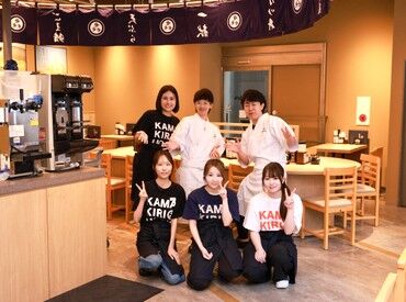 釜喜利うどん大名本店 お財布にもお腹にも嬉しいまかない付き！ 
人気店の味をお仕事終わりに楽しめる、飲食バイトならではの特典です♪
