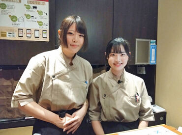 かごの屋　文京千石店 ほとんどのスタッフが未経験からのスタートでした★
優しい先輩ばかりだから、いつだって気軽に相談もできちゃいます♪