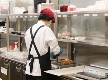 ピカピカの新工場♪
白衣は毎日クリーニングでお手入れラクラク★
駐車場完備＆冷房しっかりの快適環境が自慢です！