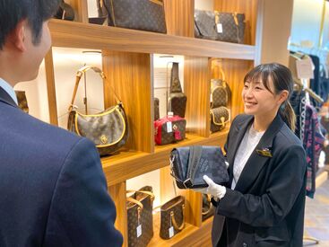 バイセル 京都四条通店 「短期で」「ガッツリ」「扶養内」「短時間ダケ」etc...
どんなワガママさんも大歓迎!!
あなたの希望に合わせて働いてください♪