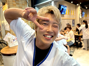 \僕が大曽根店の店長です/
身だしなみ自由&フランクな職場でアナタらしさ全開!
未経験歓迎です♪