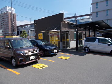 ＼車通勤OK♪無料の駐車場完備！／
交通費支給あり◎
シフトや働き方も柔軟対応！