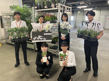 株式会社フラワーオークションジャパン 普通免許さえあればOK！
2～3か月もすればすぐに運転できるようになりますよ♪