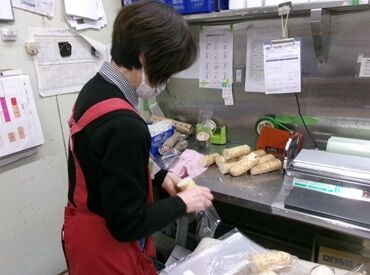 生活協同組合コープぎふ　長良店 いらっしゃいませ～とカンタンなご挨拶ができればOK！
パック詰めなどのモクモク作業がメインになります◎
