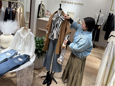 知識や経験は一切不要!
人と話すのが好き、服が好きなど
「ちょっと興味があるな」と思ったら
お気軽にご応募ください♪