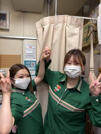 セブンイレブン 大阪梅田2丁目西店 ＼未経験大歓迎！／
週払いOK！オシャレ自由★
柔軟シフト、シンプルお仕事で働きやすいのが特徴です！