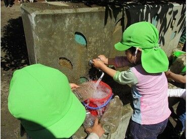 「いっしょにあそぼーっ♪」
子どもたちの笑顔はもちろん、
成長も見届けられる温かなお仕事＊