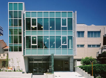 株式会社ウィル 《不動産会社の事務STAFF募集》
逆瀬川駅から徒歩5分！アクセスも抜群◎