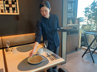 一流の所作が身につく就活に役立つマナーや、
将来に活きる接客スキルなどが
働きながら自然と身につく◎
※マイナビ撮影画像