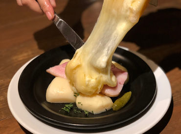 「遊ぶためのお金が欲しい!」
でもサークル、ゼミetc…
プライベートが忙しすぎる学生さんでも
\稼げる環境があります!!/