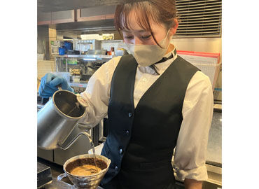 星乃珈琲店 福山川口店 カフェや接客未経験さんも大、大、大歓迎★
車・バイク・自転車通勤OKで通勤も楽々♪
無料駐車場・駐輪場あり◎