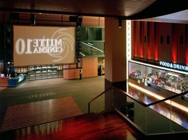 映画館の清掃スタッフ♪人気のコツコツ・モクモク作業◎シルバーさん、主婦、Wワーカーの方など幅広い層が活躍中の職場です!