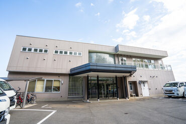 業務はしっかり丁寧に指導しますので、
事務スキルがない方もご安心を◎
人と話しながら業務することが好きな方は特に大歓迎★