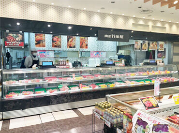 ★高校生～主婦さんまで活躍中★
笑顔で元気に働いてくださる方であれば
年齢や経験なども不問です！！お気軽に♪