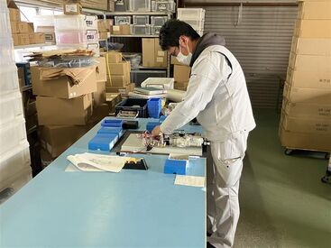 株式会社インベスト 髪色・髪型・ピアス…ALL自由！
工具の名前が分からなくても大丈夫。
先輩がイチから丁寧に教えます◎