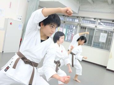 イトマンスイミングスクール名張【110】 子どもとふれあいながら、楽しく体を動かせるお仕事★
自分のペースで無理なく始められます♪