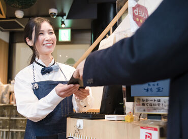 まずは元気に”いらっしゃいませ”が言えたらOK◎
分からないことがあれば何でも先輩へ相談してくださいね!