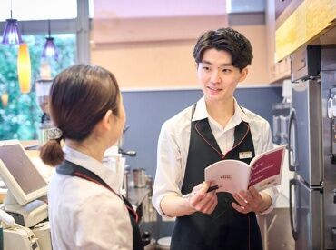 学生さん・ママ友・サラリーマン・お年寄りの方…
いろんな方に利用されているCafe♪*
その分いろんな形の接客が出来ます★