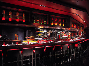 ラトリエ ドゥ ジョエル・ロブション　レセプションスタッフ 未経験者歓迎！先輩がしっかりサポート！接客やマナー、コミュニケーションスキルなども身につけられます。