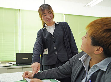 困ったら優しい先輩スタッフがスグに助けてくれます◎
時には一緒にお昼に出かけたり、
和気あいあいとした雰囲気で働けますよ！