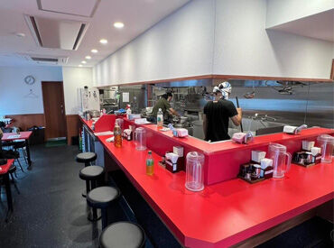 時給1300円～！交通費やガソリン代も支給、まかないもあって節約にも♪
昇給チャンスもあってしっかり稼げます◎