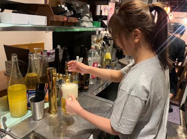 ＼春のバイトデビューに♪／
＊自由度満点の居酒屋さんで働きませんか？＊
もちろん飲食バイト経験者も大歓迎です!!