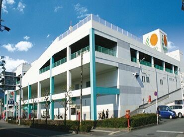 サンリブ本渡 ＼融通の利くシフト！／
シフト完成後の変更や急なお休みなど、
臨機応変な対応が可能なため、
学業・家庭との両立が叶います♪