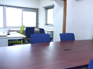 オフィスは清潔感のある内装で、
私服OKでおしゃれしながら働けます◎