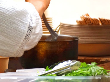 ＜簡単＆接客ナシ＞
駅ちかで通いやすい★
老人ホームで調理のアシスタントをお任せ！
お休み希望のシフトも考慮しています◎
