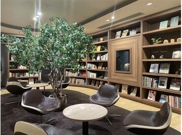 綺麗なオフィスやカフェスペースも魅力です♪
土日祝休みの働きやすい職場です！