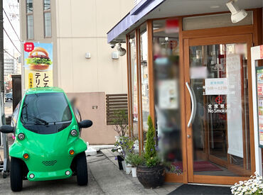 最初は揚げ物作りからスタート！
未経験でも丁寧な研修でできるまでしっかりサポートします♪
高時給のデリバリーも兼業OK◎