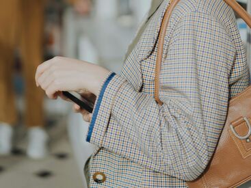 ファッション人材リンク株式会社【FJL】 ﾟ*｡☆ NEWスタッフ募集 ☆。*ﾟ
高時給1500円スタート！
20代～40代女性STAFF活躍中♪
制服支給あり◎
