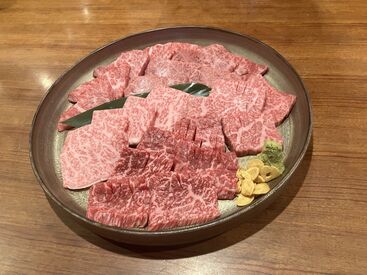 芸能人御用達の絶品焼肉！
1食200円でまかないを食べれる♪

